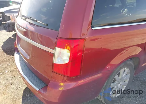 2015 Chrysler Town & Country Touring z USA, uszkodzony, nr VIN 2C4RC1BG2FR609037